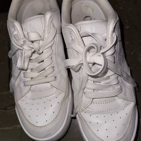 🔥Calvin Klein White Casual Sneakers - Picture 3 of 4